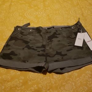 Hudson Bella Camo shorts- Size 27-